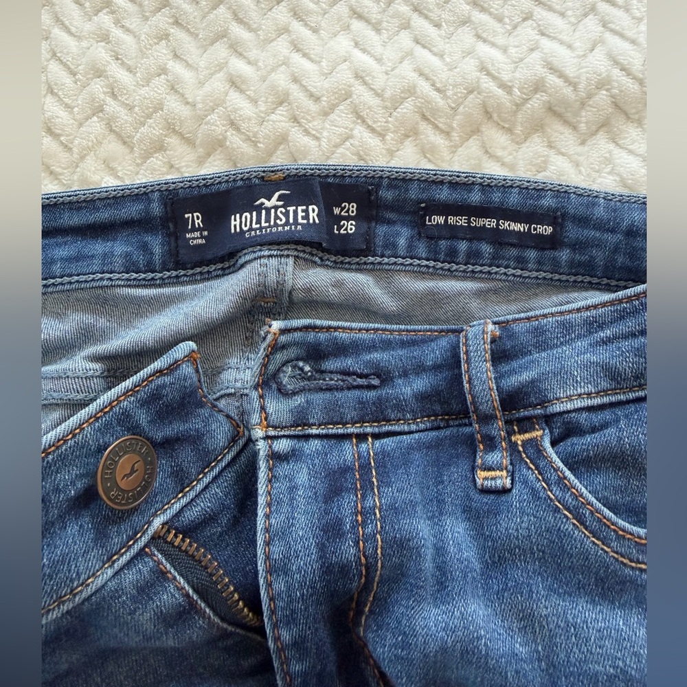 Hollister Ripped Jeans - Picture 3 of 5